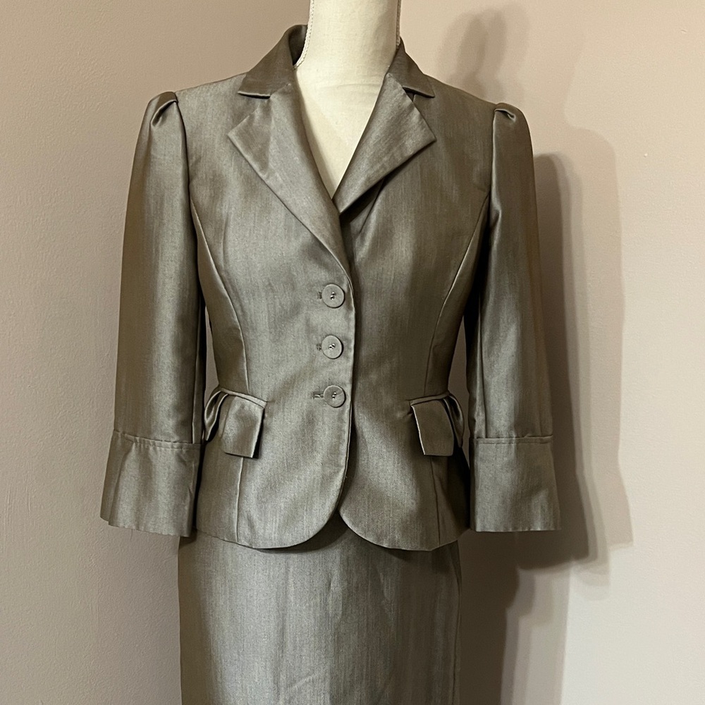 Nine West 2 piece skirt lined suit